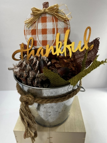 THANKFUL BUCKET CENTER PIECE